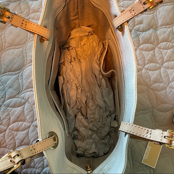 NWT Vanilla Micheal Kors Purse - Picture 4 of 7